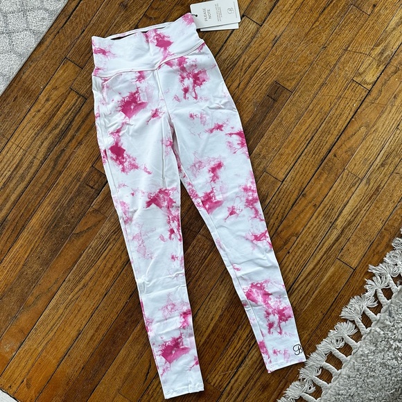 Bombshell Sportswear Pink/White Tie-Dye Sexy Back Leggings & Cross My Heart Bra - Picture 11 of 15